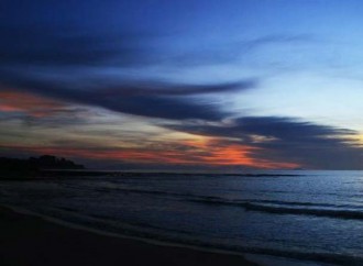 Menikmati Bulan Madu Romantis di Tanjung Lesung
