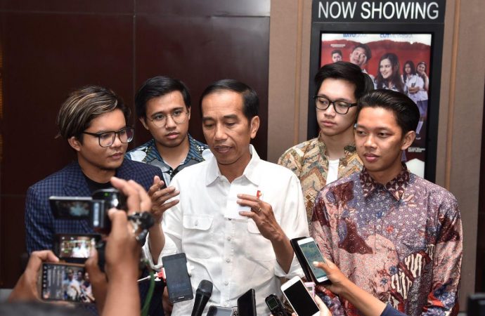 Jokowi Bilang Anak Muda Wajib Nonton Film Yo Wis Ben