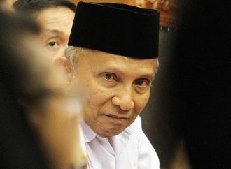 Penulis Buku Ini Kritik Amien Rais