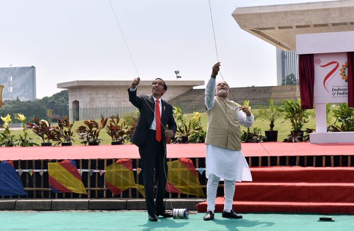 Jokowi Ajak PM India Bermain Layang-layang
