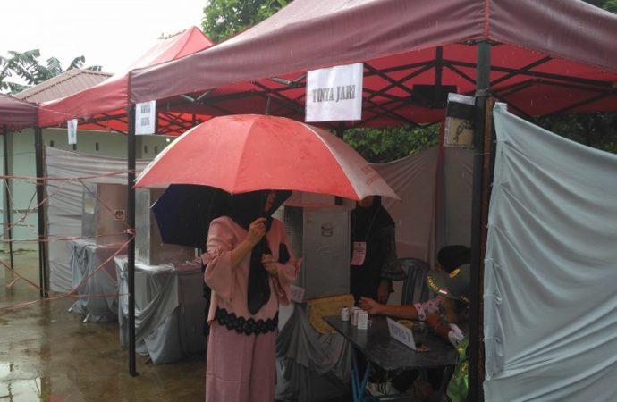 Warga Tanjung Pinang Antusias di Pilwakot