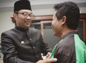 Pertemuan Haru Ridwan Kamil dengan Pengemudi Ojek Online