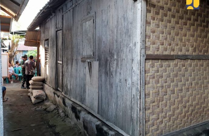 Jokowi Perintahkan MenPUPR Renovasi Rumah Zohri   