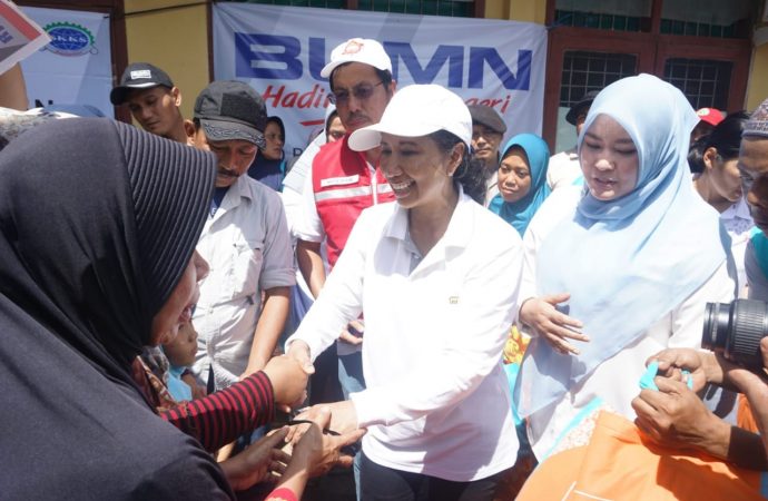 Ke Pandeglang, Menteri Rini Tugaskan BUMN Segera Bangun Hunian Sementara untuk Korban Tsunami
