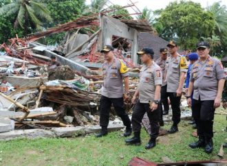 Gunakan Helikopter Kapolri Terbang ke Lokasi Tsunami