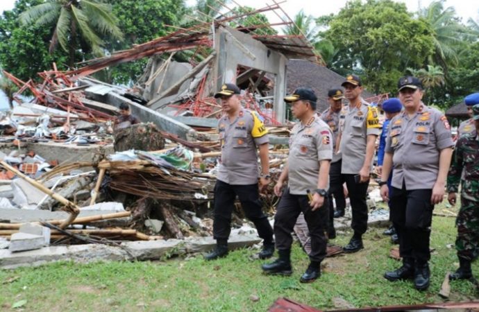 Gunakan Helikopter Kapolri Terbang ke Lokasi Tsunami