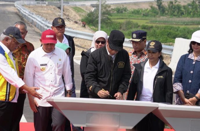 Menteri Rini: Tol Trans Jawa Akan Dorong Pertumbuhan Ekonomi Jatim