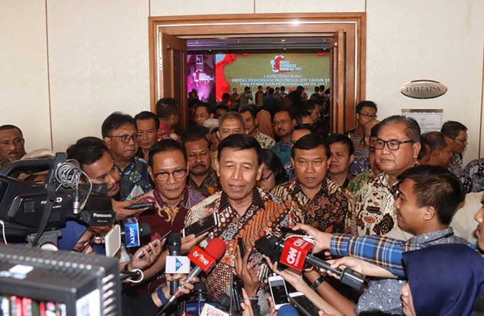 Menko Polhukam Akan Tindak Tegas Oknum Perusak Polsek Ciracas