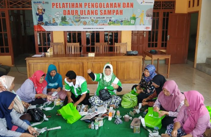 CSR RU VI Latih Warga Bikin Kerajinan Tangan dari Sampah
