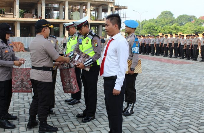 Dua Polisi Raih Penghargaan dari Kapolres