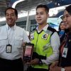 Petugas Bandara Kini Dilengkapi Tablet