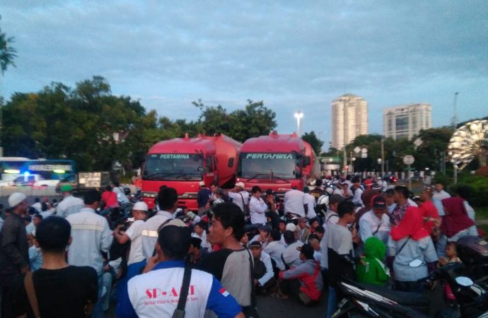 Orang Tak Dikenal Bajak Dua Mobil Tangki Pertamina