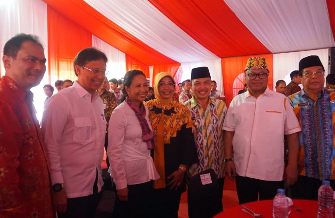 Menteri Rini Resmikan Pencanangan Proyek Hilirisasi Bauksit Jadi Alumina di Mempawah, Kalimantan Barat