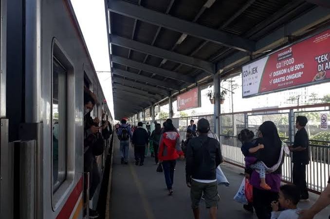 Meski Ditinggal Mudik, Penumpang KRL diprediksi meningkat mulai h+2 lebaran