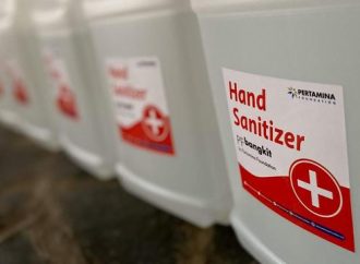 Usai Luncurkan Wastafel Keliling, Pertamina Foundation Salurkan Hand Sanitizer