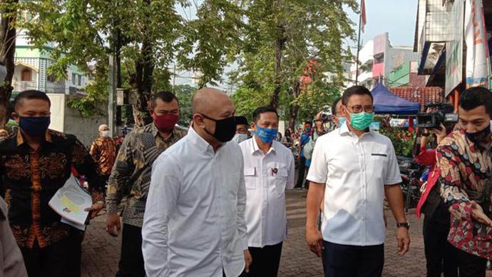 Teten Masduki Pastikan Program Restrukturisasi Bagi UMKM Berjalan Di Pasar Rawamangun
