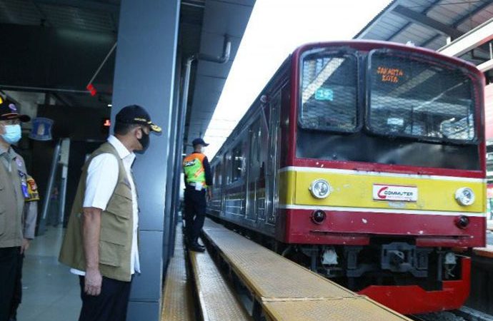 KAI : Antrean di Stasiun KRL dalam Rangka Pencegahan Penyebaran Covid-19