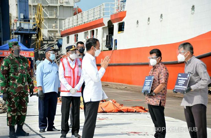 Jokowi Apresiasi Kerja Keras Tim SAR Gabungan Tangani Musibah Pesawat SJ-182