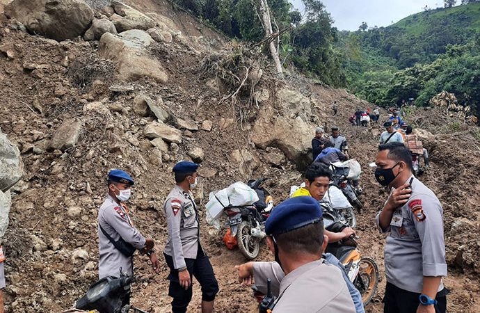 Jalur Ulumanda Kini Sudah Dapat Dilalui Kendaraan