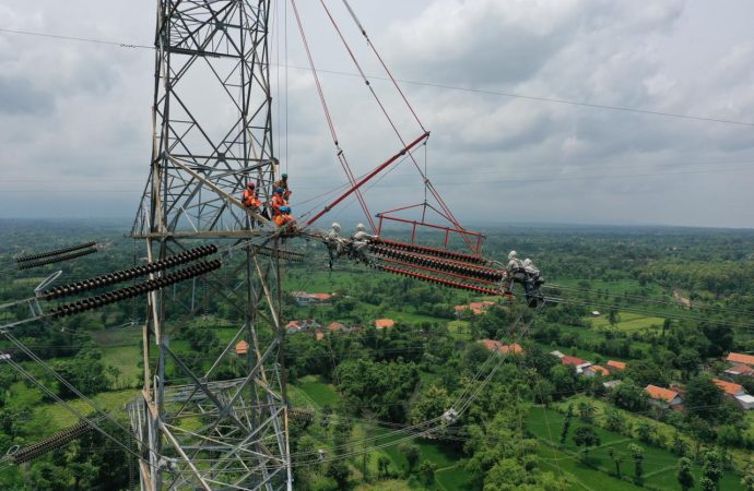 PLN Lakukan Pemeliharaan Jaringan Transmisi 500 kV Tanpa Padam