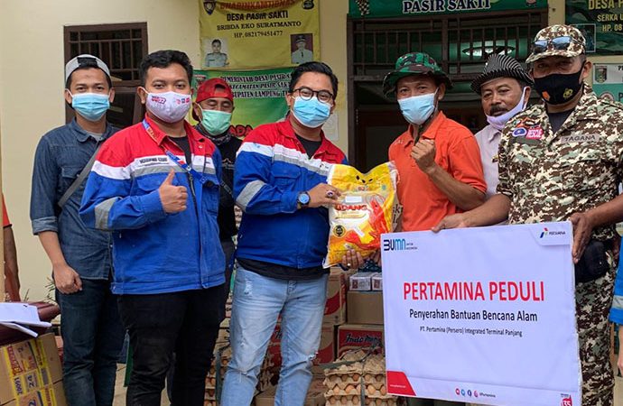 Pertamina Salurkan Bantuan Sembako untuk Korban Puting Beliung Lampung