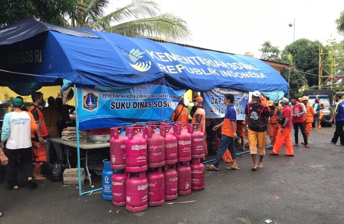 Bantu Korban Banjir, Bright Gas Hadir di Dapur Umum Jakarta