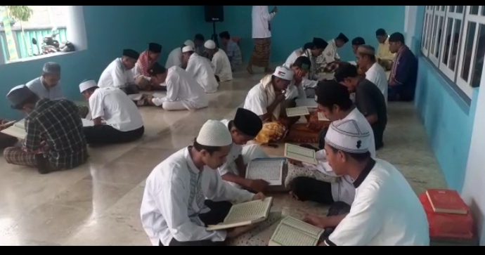 Malam Nuzul Qur’an, Warga Hualoy-Tomalehu Khatam Quran 36 Kali