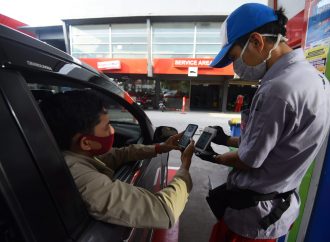 Urai Antrian di SPBU, Pertamina Imbau Bayar BBM Secara Nontunai