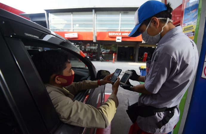 Urai Antrian di SPBU, Pertamina Imbau Bayar BBM Secara Nontunai
