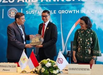 PLN Teken Kerja Sama Pendanaan Transisi Energi Bersama AIIB dan PT SMI
