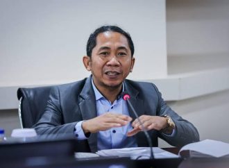 <em>Masihkah Indonesia Bertahan Bersandar Pada US Dolar?</em>