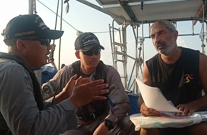 Bakamla Selamatkan Kapal Layar Australia di Laut Natuna