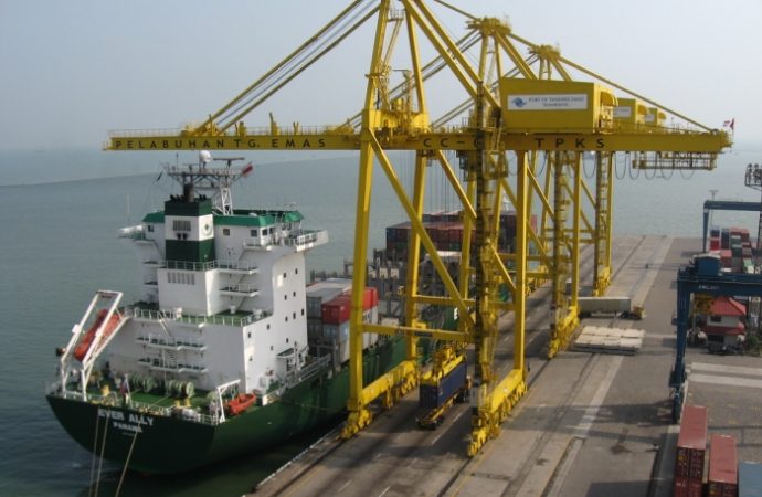 Pelindo Bantu Awasi Masuknya Barang Impor di Pelabuhan