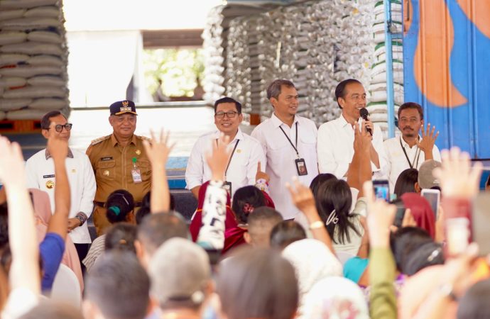 Presiden Sambangi Warga Penerima Bantuan Pangan