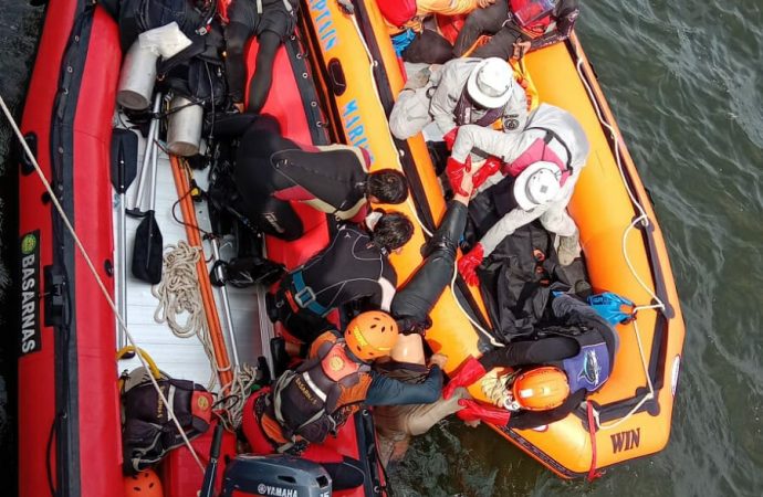 Bakamla & SAR Evakuasi Korban Tenggelam di Pelabuhan Muara Baru