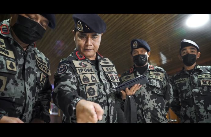 Kapal Pengawas KKP Evakuasi Kapal Kargo Mogok di Laut Aru