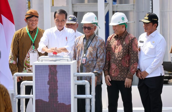 Dampingi Presiden, MenKopUKM Resmikan Pabrik Minyak Makan Merah Pertama Di Indonesia