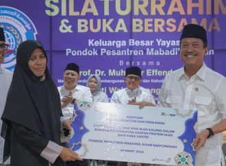 KKP Bagikan 15 Ton dan 3000 Ikan Kaleng Buat Santri/Pelajar