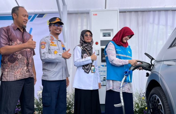GM PLN Jabar Lakukan Inspeksi, Pastikan SPKLU Siap Layani Pemudik