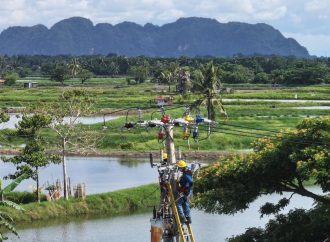 Akhirnya, 33 Dusun Terpencil Sulawesi Selatan Dilistriki PLN, Menyala 24 Jam!