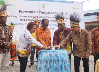 Tembus Akses Menantang, PLN Berhasil Listriki Lima Kampung Di Keerom, Papua