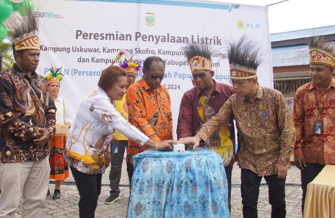 Tembus Akses Menantang, PLN Berhasil Listriki Lima Kampung Di Keerom, Papua