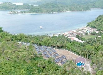 Masyarakat Pulau Bembe Kabupaten Selayar Nikmati Listrik Bersih dari PLTS PLN 176 kWp