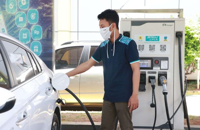 Libur Idul Adha 1445 H, PLN Siagakan 1.470 SPKLU Layani Kendaraan Listrik di Berbagai Daerah