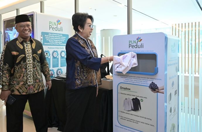 Gerakkan Partisipasi Pegawai Daur Ulang Sampah, PLN Sediakan Mesin Penampung Botol Plastik dan Baju Bekas di Lingkungan Kantor