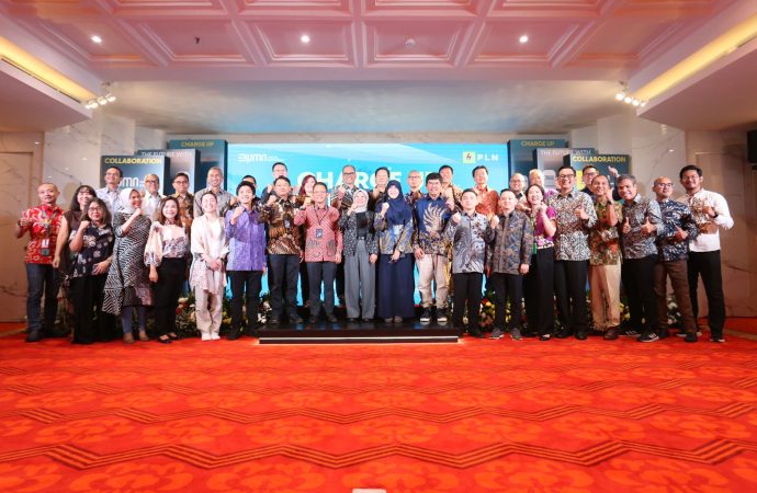Masifkan Infrastruktur EV, PLN Gandeng 28 Mitra Badan Usaha Kembangkan SPKLU, SPBKLU dan Home Charging