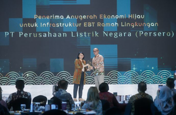 Komitmen Transisi Energi, PLN Raih Anugerah Ekonomi Hijau untuk Infrastruktur EBT Ramah Lingkungan