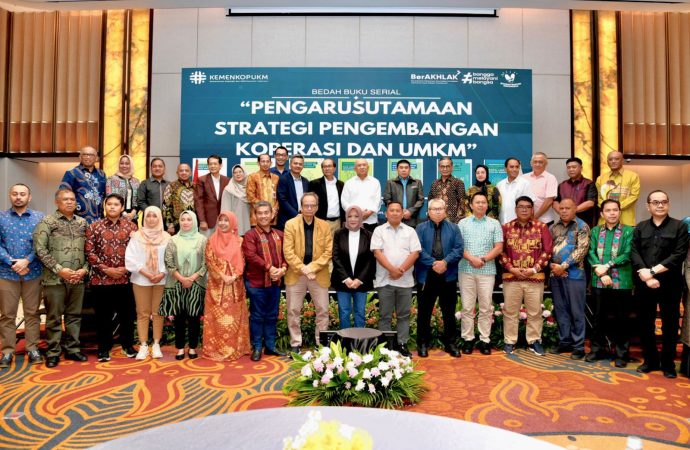 Bedah Buku Serial, MenKopUKM Beberkan Strategi Pengembangan Koperasi dan UMKM Di Indonesia