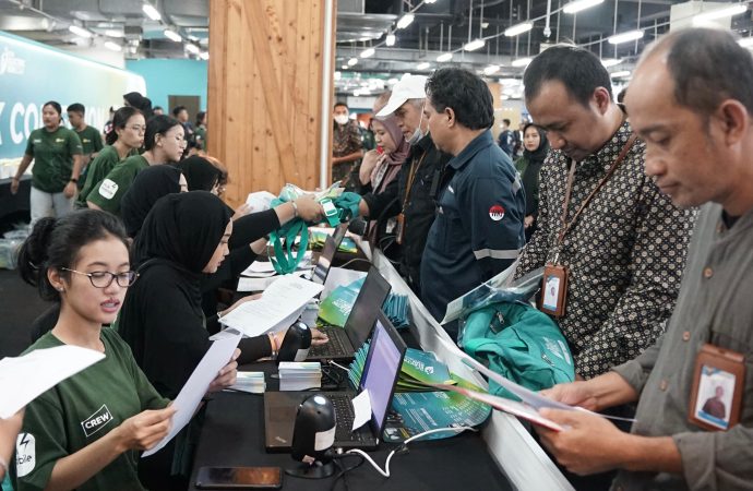 PLN Ajak Pelari Gaungkan Semangat Ramah Lingkungan di Electric Run 2024