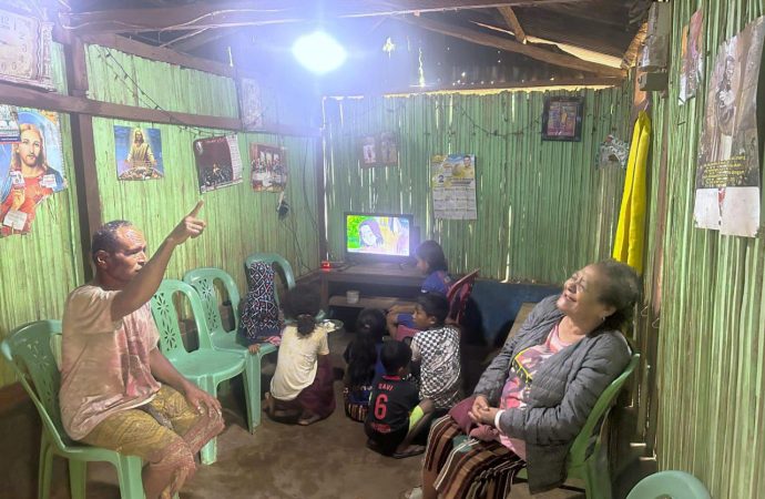 Sukacita Natal dan Tahun Baru: Listrik PLN Hadir di 14 Dusun Terpencil NTT
